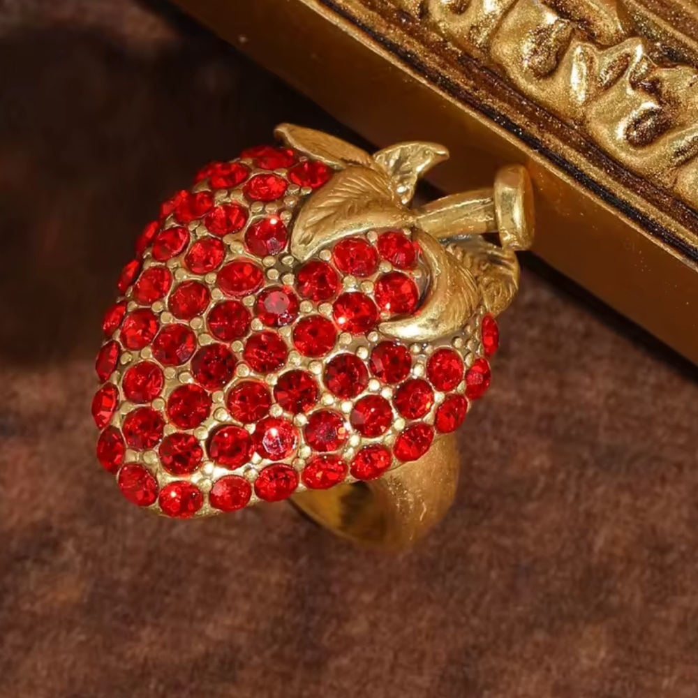 Vintage Strawberry Crystal Gold Ring